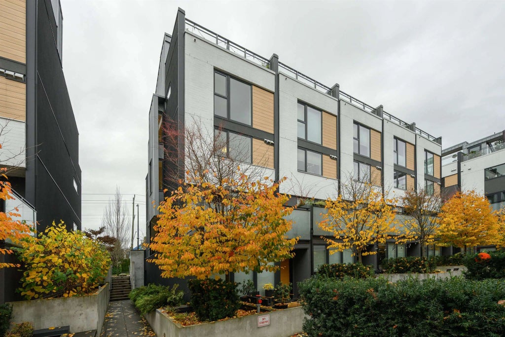 649 E 3rd Street 206, North Vancouver