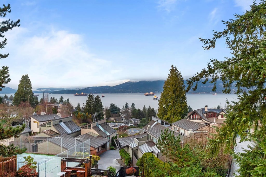 1995 Sasamat Place, Vancouver