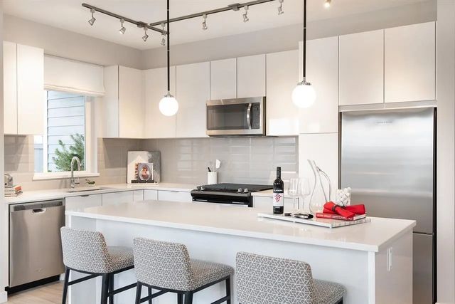 8150 207 Street C419, Langley