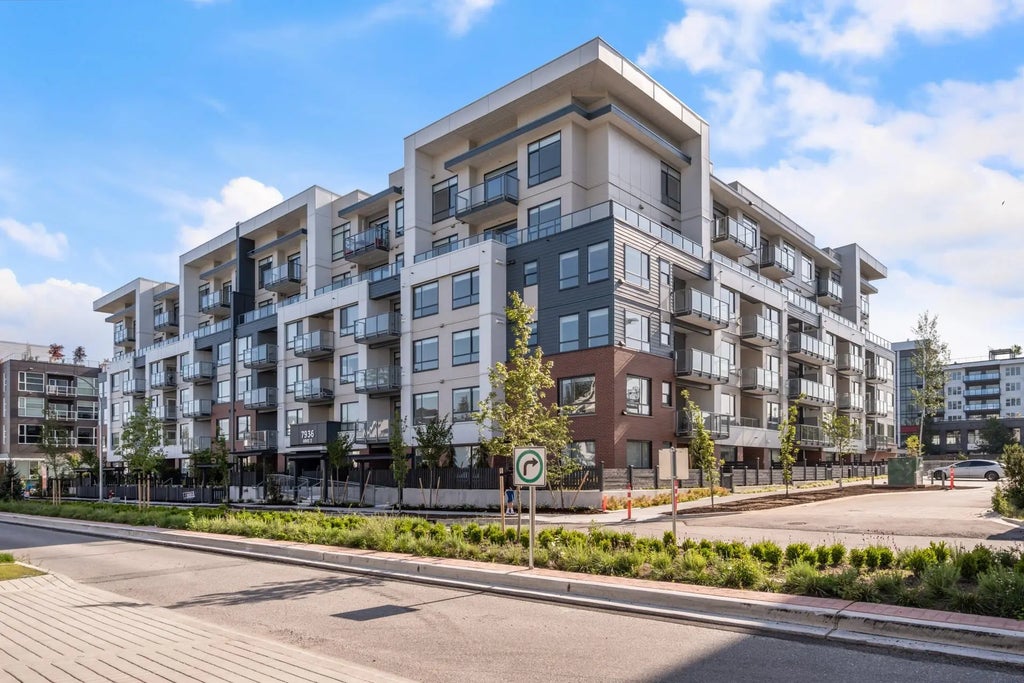 7936 206 Street 521, Langley