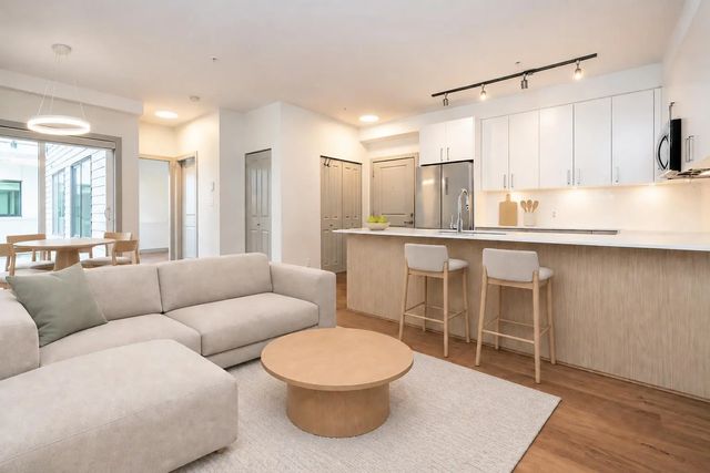 6968 Royal Oak Avenue 210, Burnaby