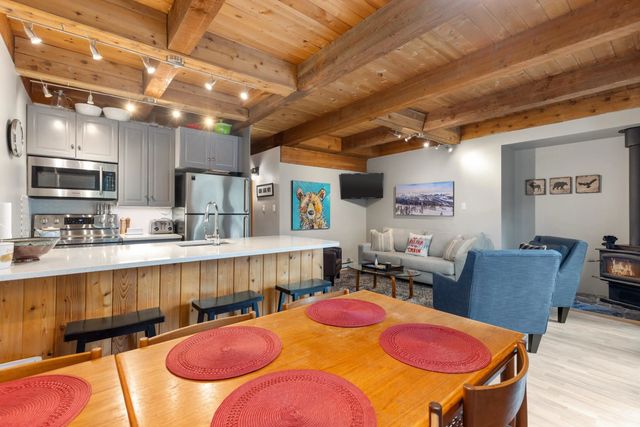 2200 Eva Lake Road 5, Whistler