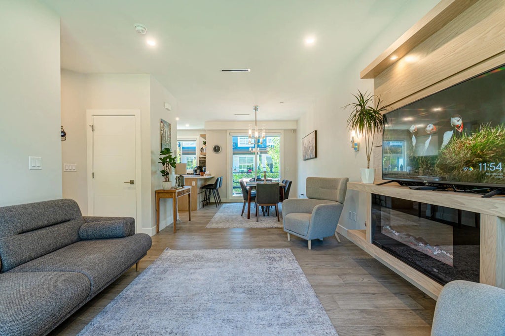 933 Premier Street 11, North Vancouver