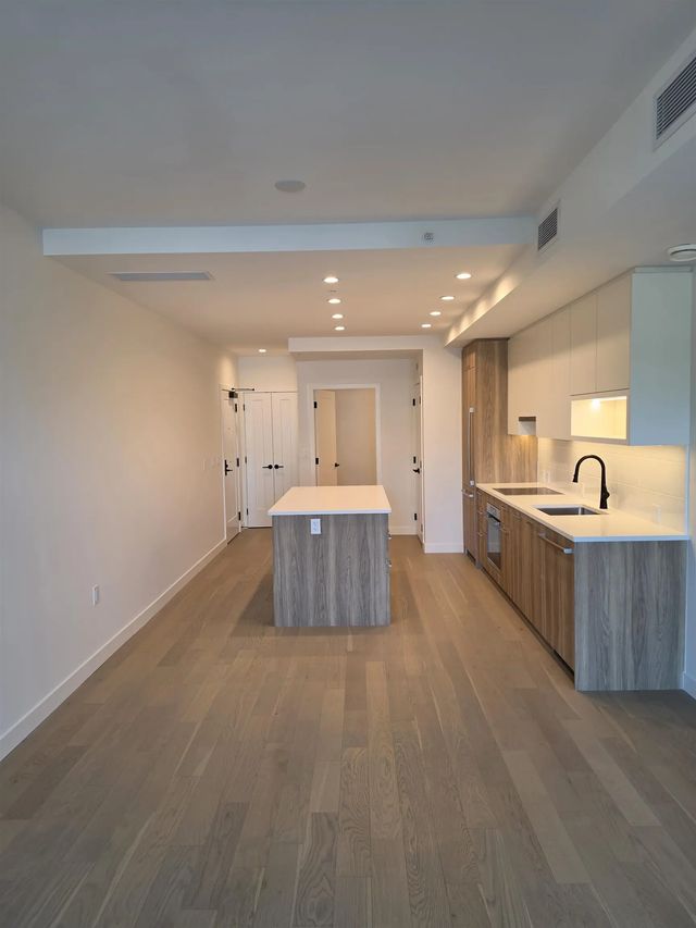 8398 Oak Street 310, Vancouver