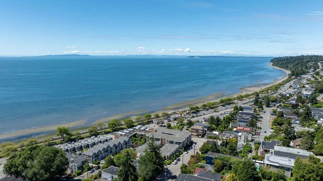 1150 Oxford Street 203, White Rock