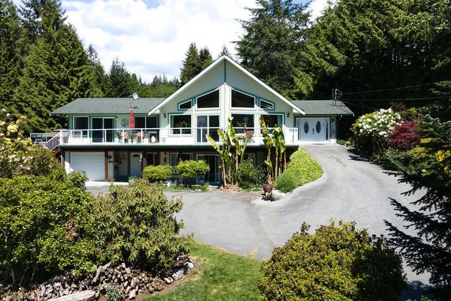 2556 Lower Road, Roberts Creek
