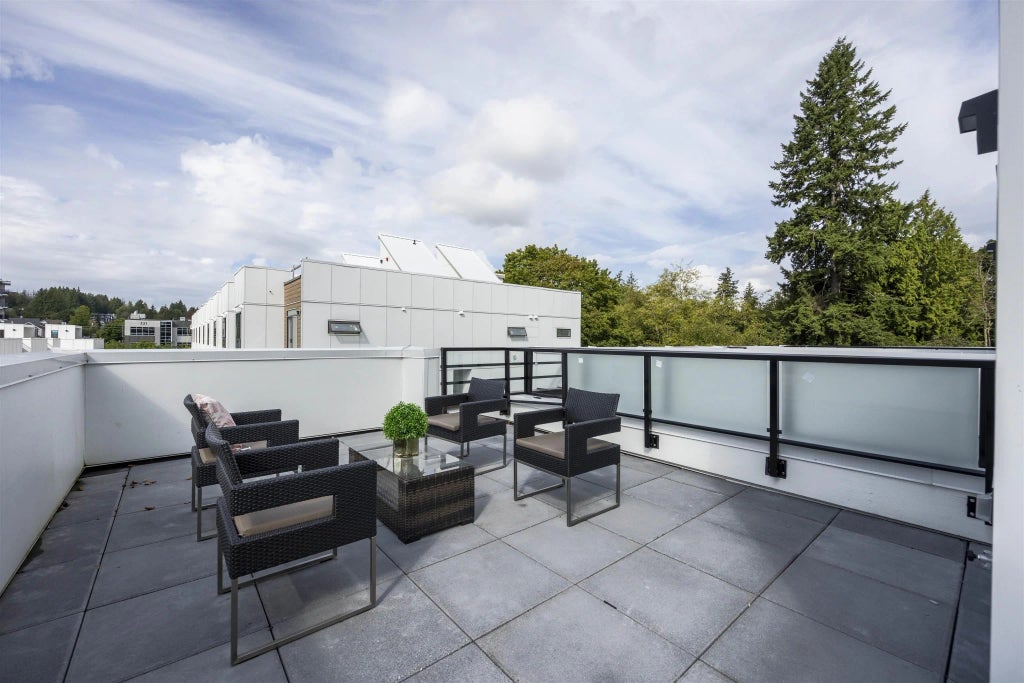 6338 King George Boulevard 301, Surrey