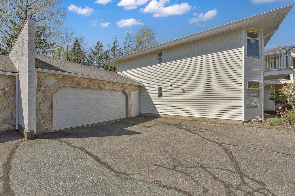 7156 121 Street 204, Surrey