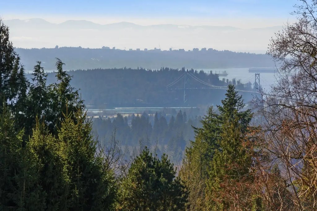 145 E Kensington Road, North Vancouver