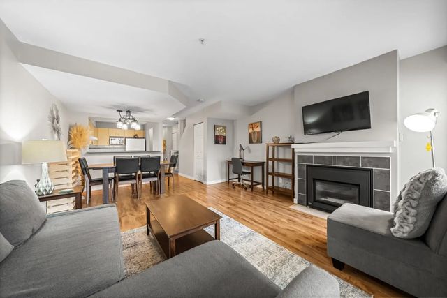 123 Seventh Street 49, New Westminster