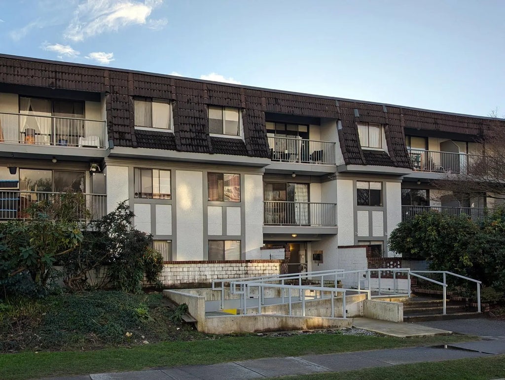 275 W 2nd Street 105, North Vancouver