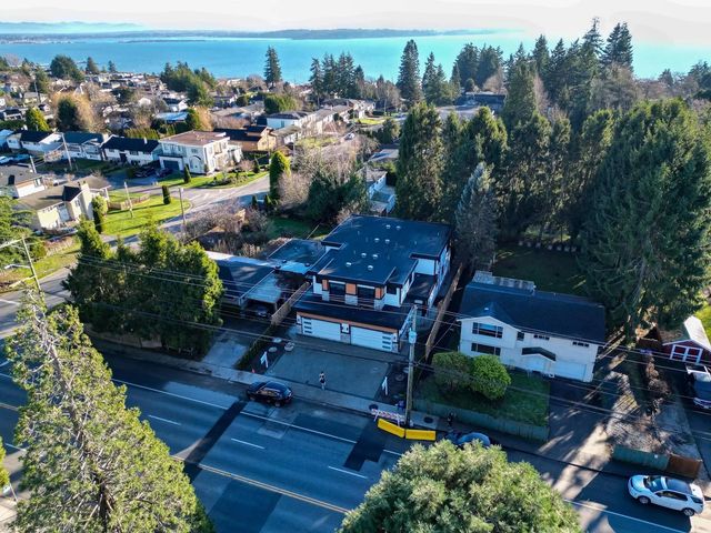 14204 North Bluff Road, White Rock