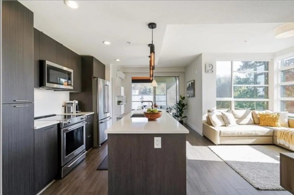 719 W 3rd Street 310, North Vancouver