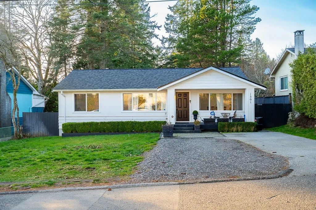 1561 Chestnut Street, White Rock