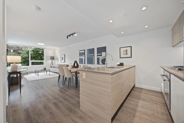 988 Quayside Drive Th2, New Westminster