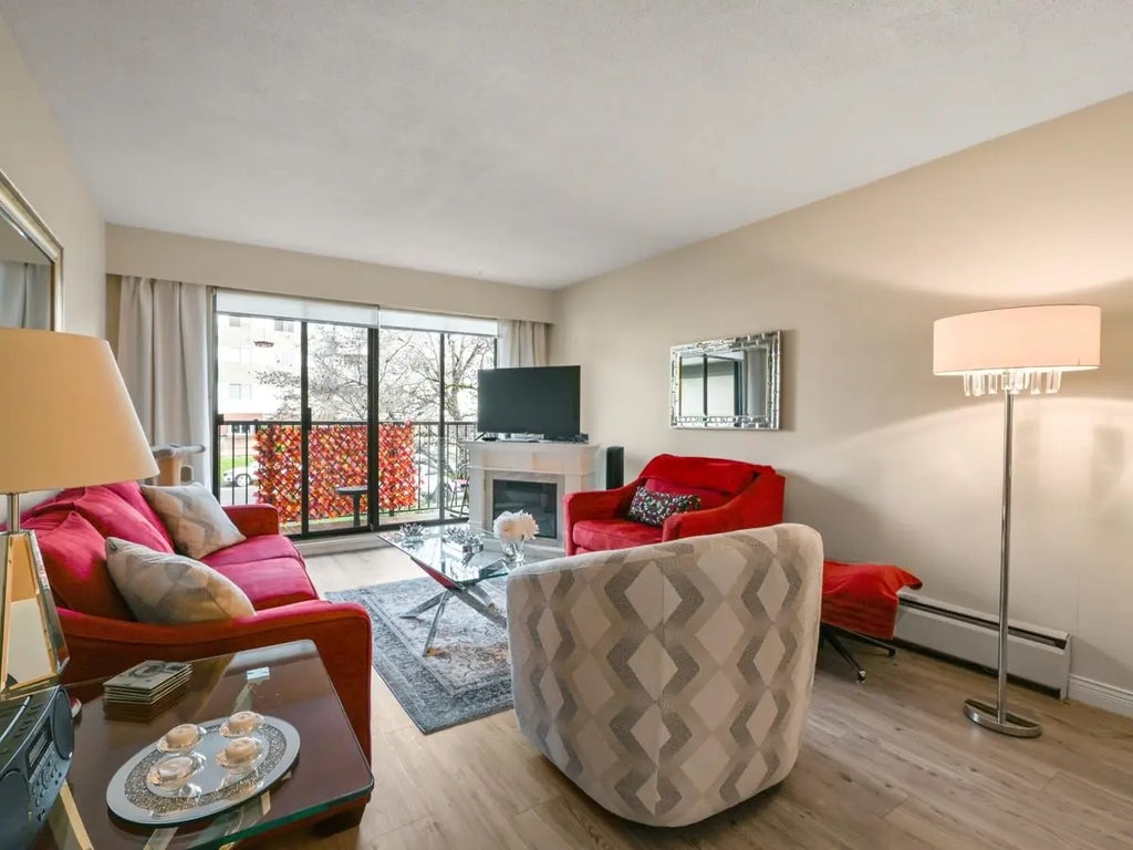 307 W 2nd Street 205, North Vancouver