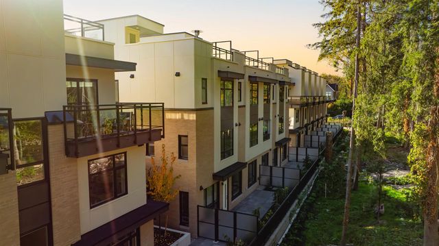 2050 Glenaire Drive 118, North Vancouver
