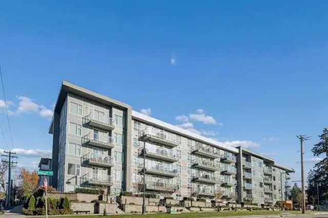 10838 Whalley Boulevard 111, Surrey