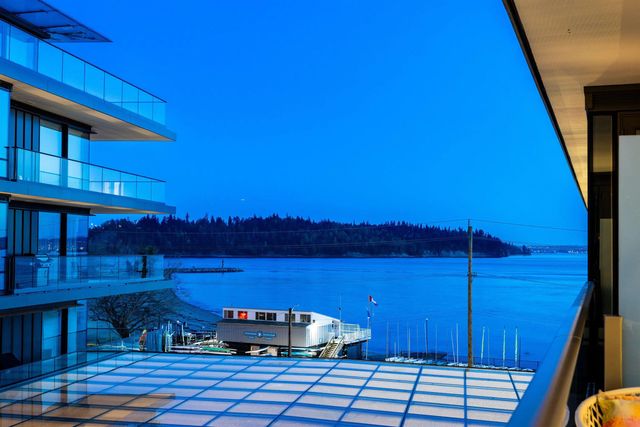 1355 Bellevue Avenue 402, West Vancouver