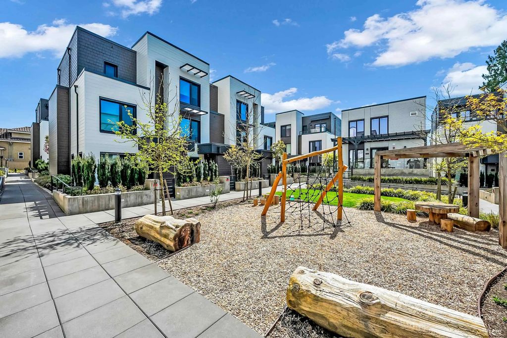 606 Foster Avenue 404, Coquitlam