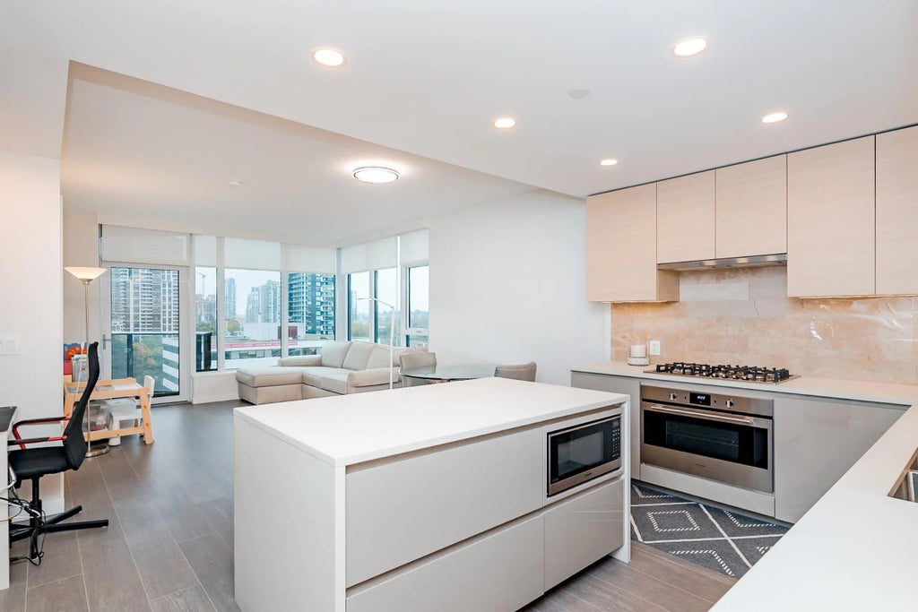 4168 Lougheed Highway 1010, Burnaby