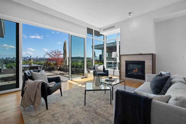 876 Keith Road 702, West Vancouver