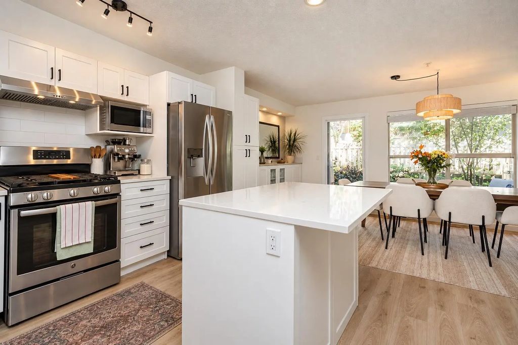 20350 68 Avenue 42, Langley
