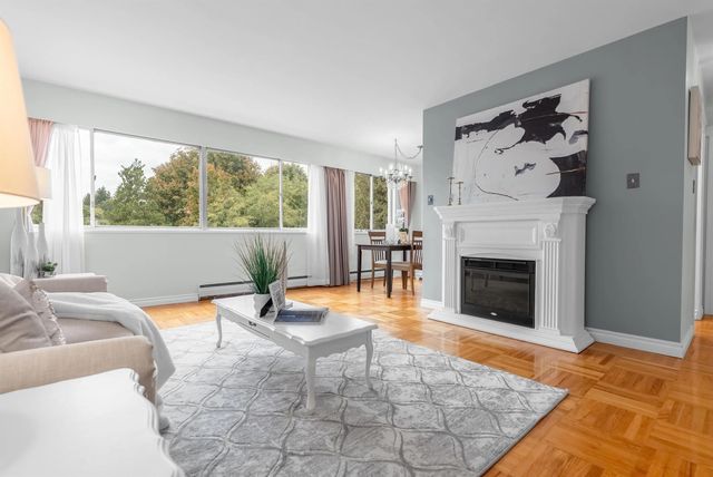 1750 Esquimalt Avenue 402, West Vancouver