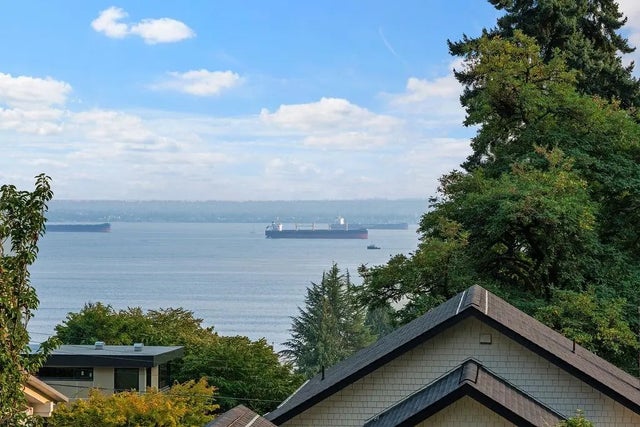 2758 Nelson Avenue, West Vancouver