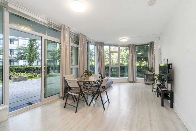 7388 Kingsway 402, Burnaby