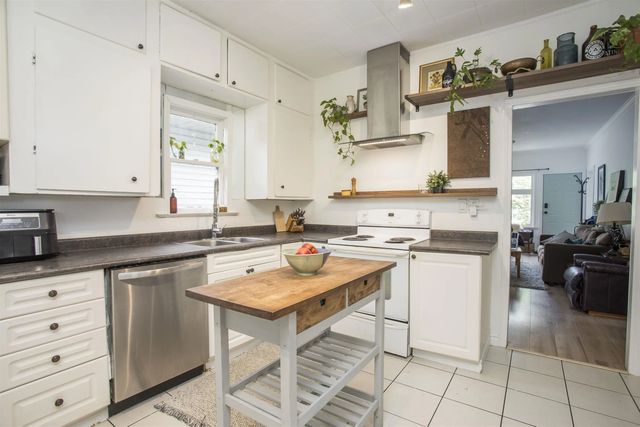 1976 Warwick Avenue, Port Coquitlam