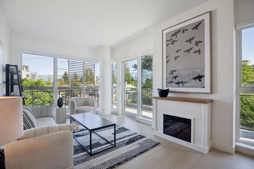 422 E 3rd Street 321, North Vancouver