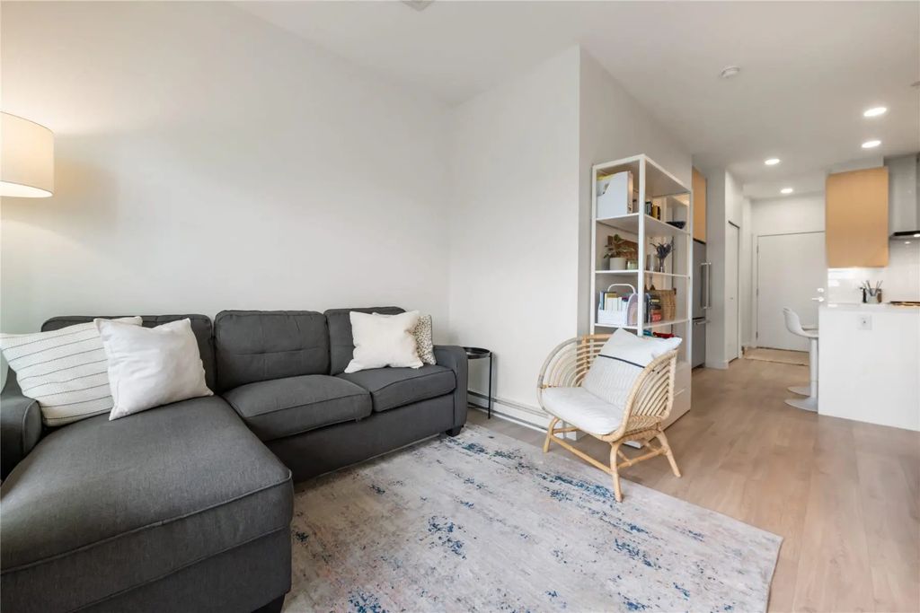 7588 16th Street 612, Burnaby