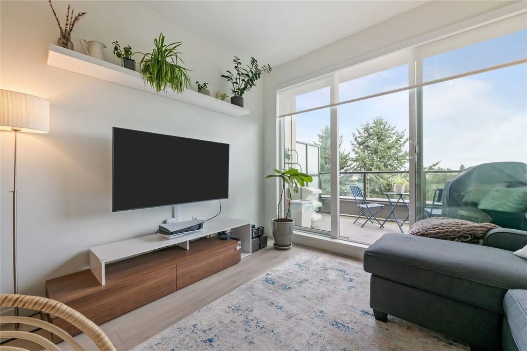 7588 16th Street 612, Burnaby