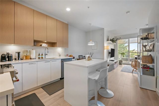 7588 16th Street 612, Burnaby