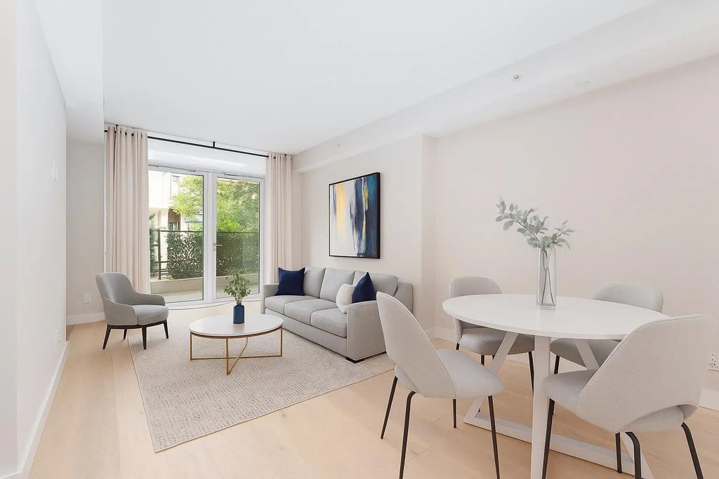 2738 Library Lane 101, North Vancouver