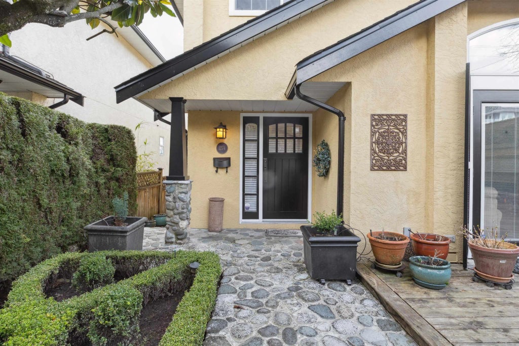 1274 Esquimalt Avenue, West Vancouver