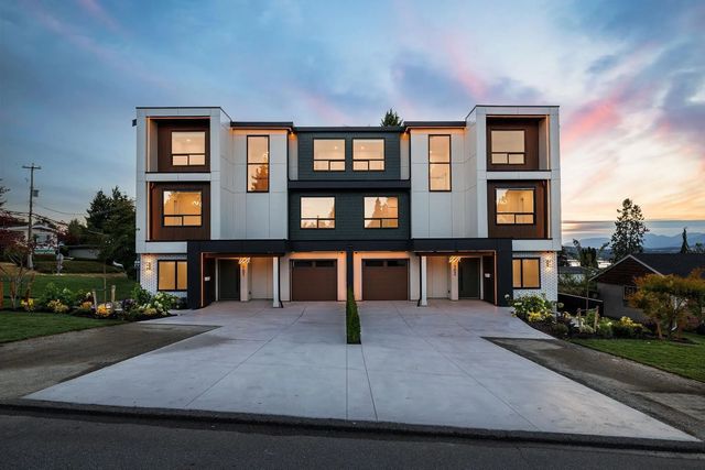 11313 137 Street 101, Surrey