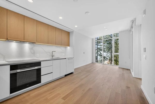 3963 Uplands Way 1004, West Vancouver