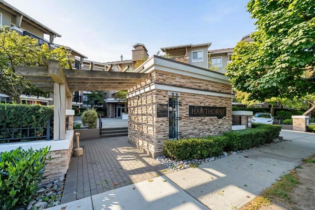 8915 202 Street 312, Langley