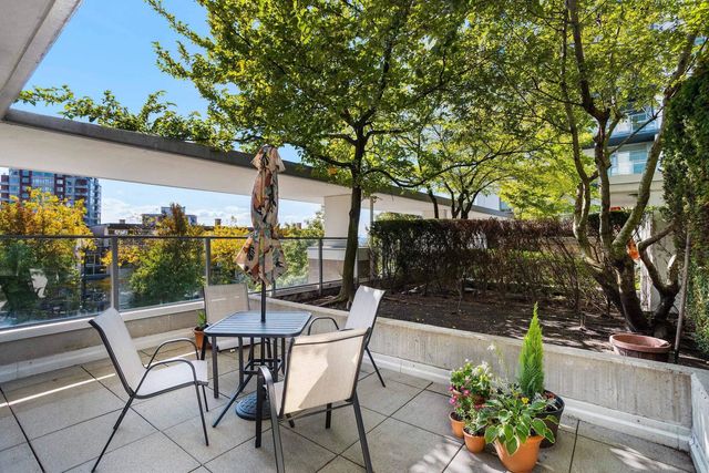 158 W 13th Street 306, North Vancouver