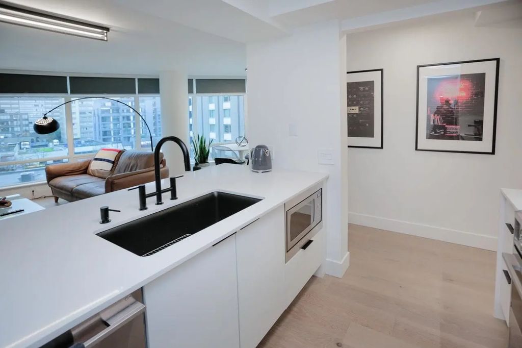 1288 Alberni Street 703, Vancouver