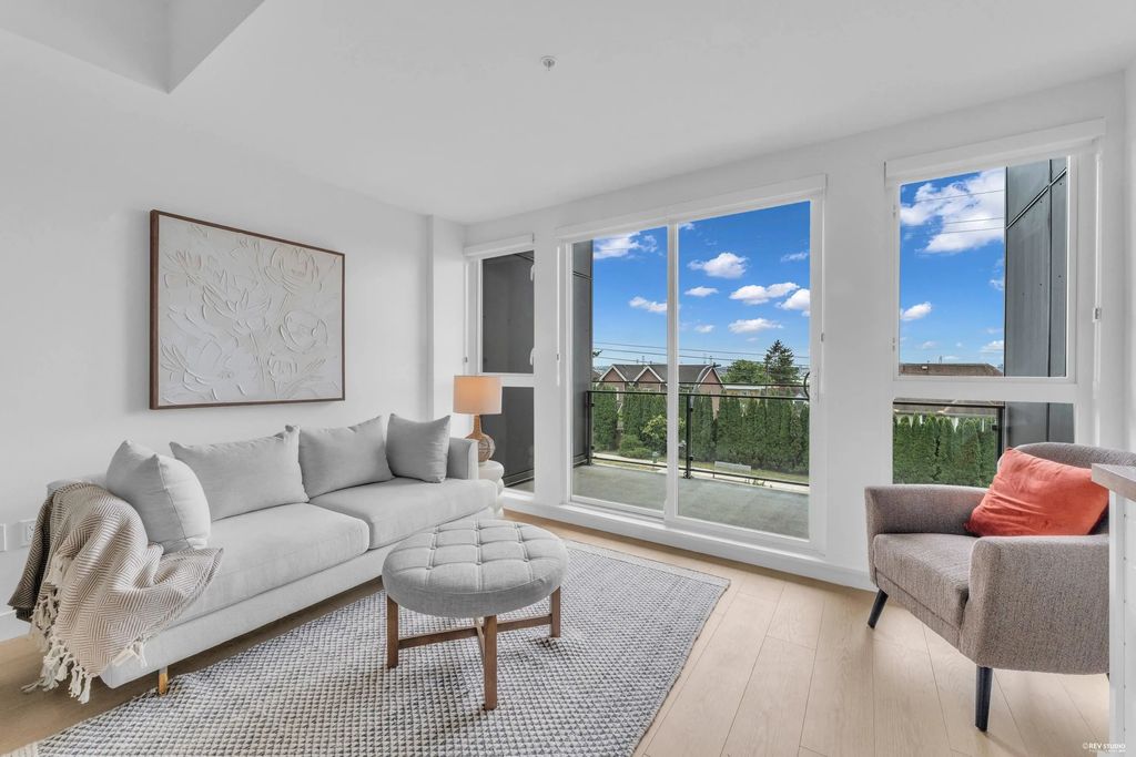 422 E 3rd Street 103/203, North Vancouver