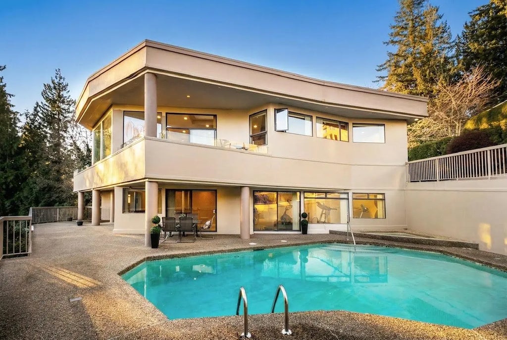 2490 Westhill Court, West Vancouver