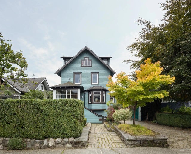 529 E 11th Street, North Vancouver