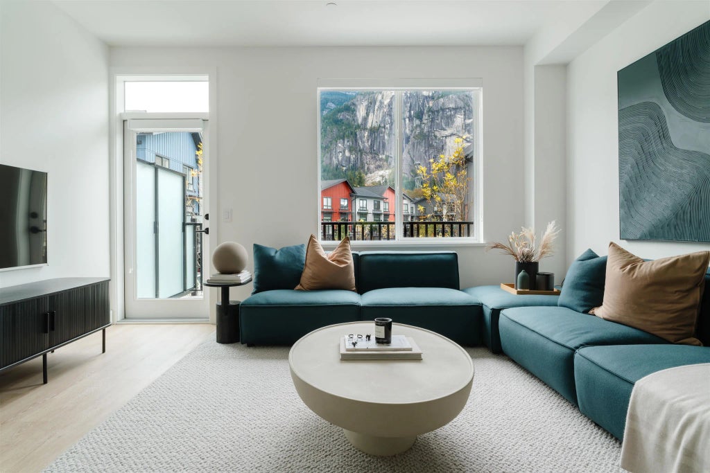 38063 Helm Way, Squamish