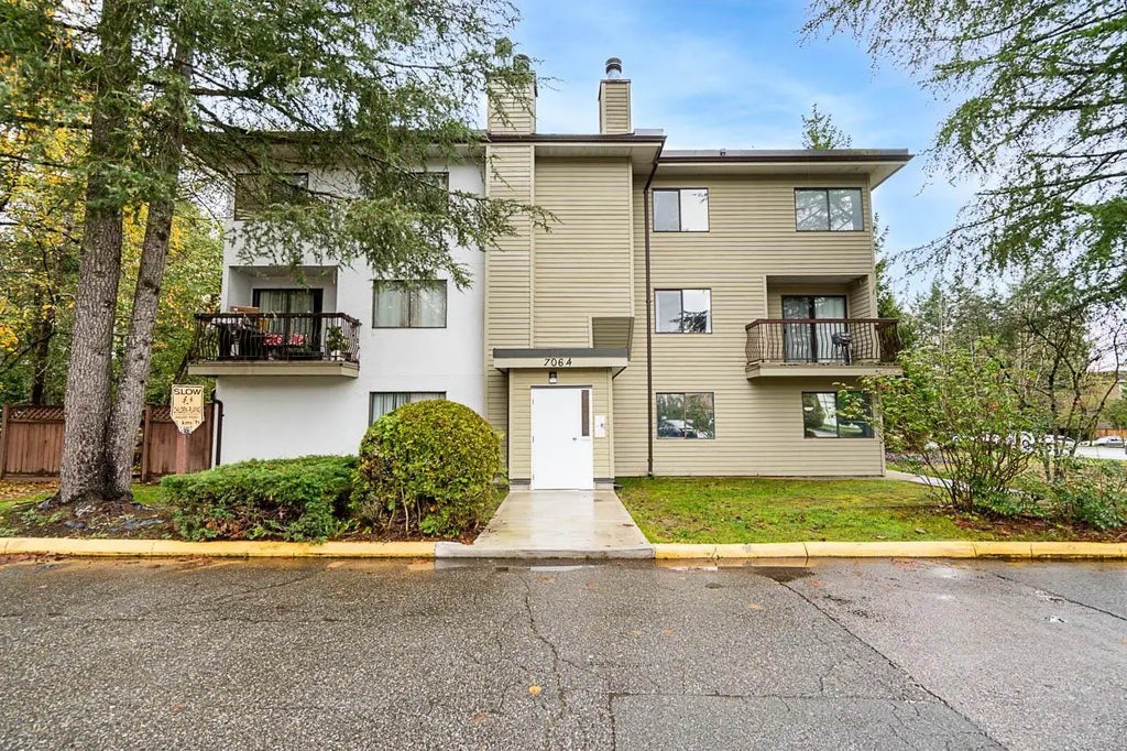 7064 133b Street 101, Surrey