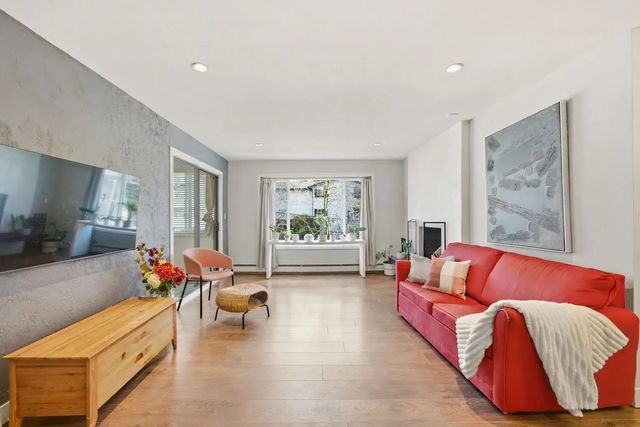 1381 Martin Street 301, White Rock