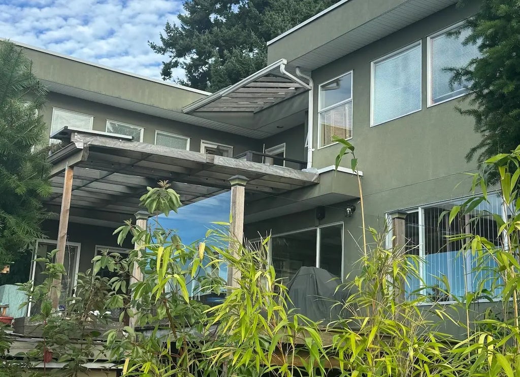 4582 Woodgreen Court, West Vancouver