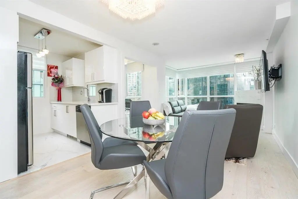 1328 W Pender Street 902, Vancouver